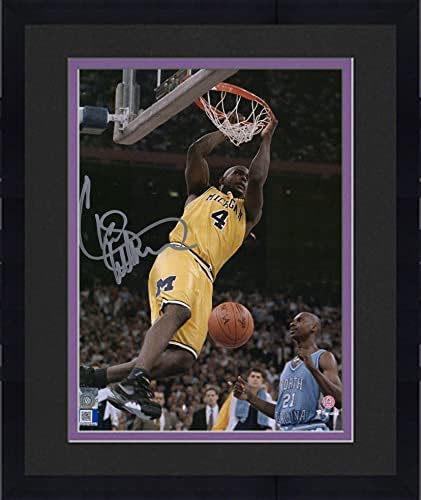 Keretes Chris Webber Michigan Wolverines Dedikált 8 x 10 Dunk vs UNC Tar Heels Fénykép - Dedikált NBA-Fotók