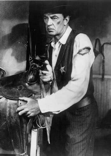 Gary Cooper, mint ostromlott Will Kane felhívja a fegyvert stabil Délben 5x7 fotó